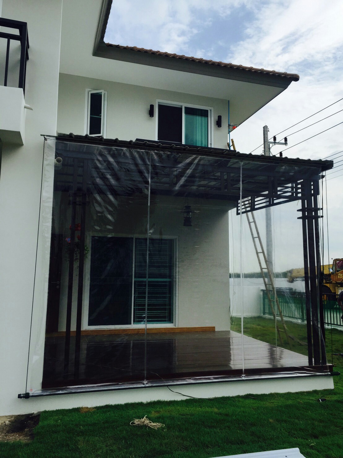 ผ้าใบชักรอกใส ขนาด 2 m x 5 m (ไม่รวมเสาเหล็กค้ำยัน) ผ้าใบสีใส โปร่งใส ผ้าใบกันสาดแบบใส ผ้าใบกันฝนโปร่งใส ผ้าใบม้วนกันฝนแบบใส ผ้าใบม้วนกันแดดสีใส clear ใส