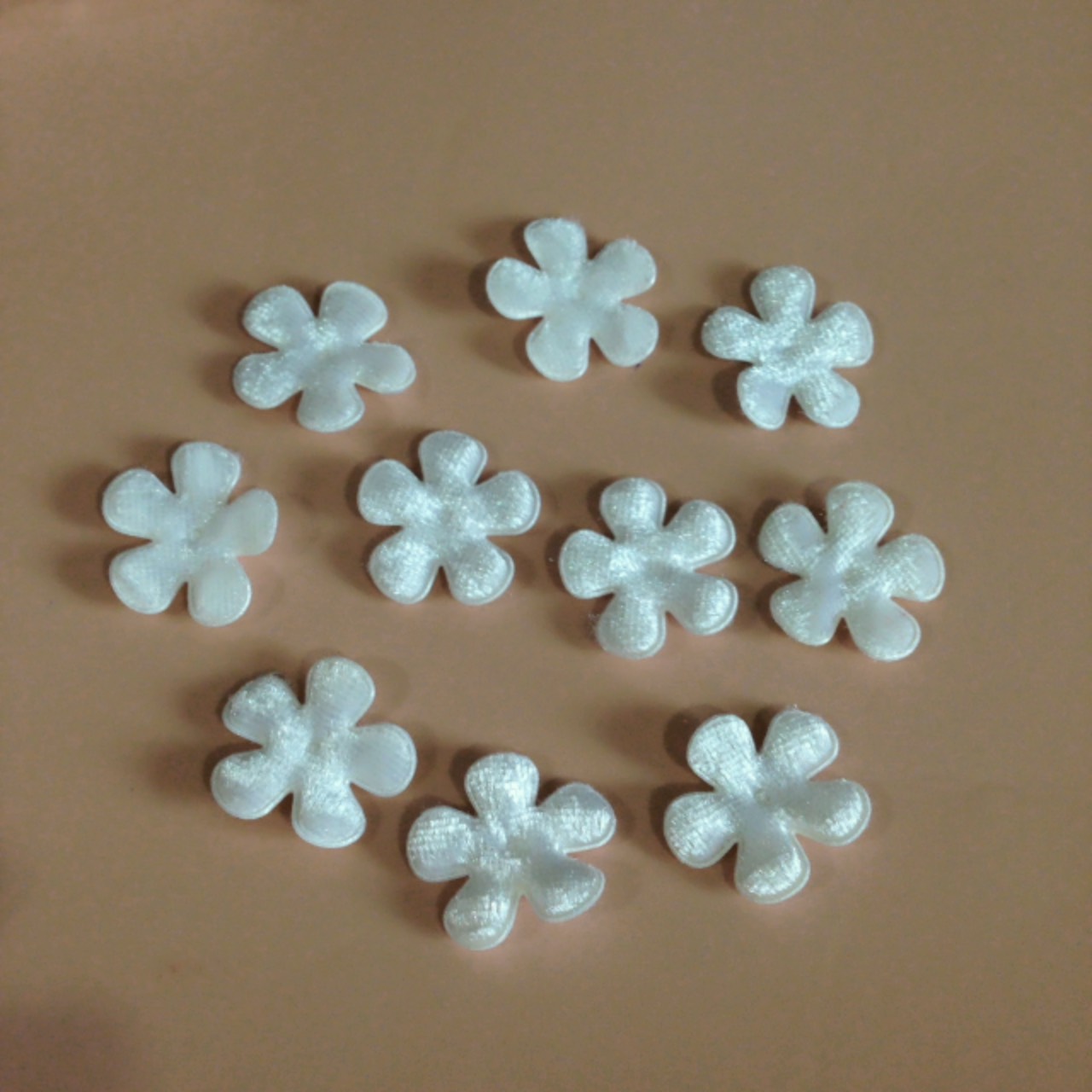 ดอกไม้ผ้ากำมะหยี่ 2 ซม (25ชิ้น)