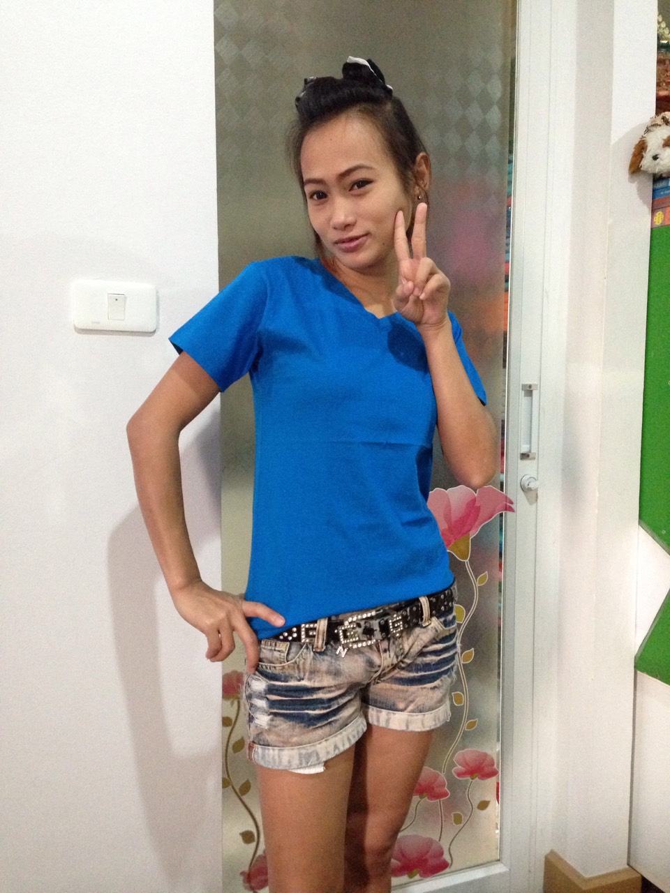 เสื้อยืด สีฟ้าน้ำทะเล L คอวี