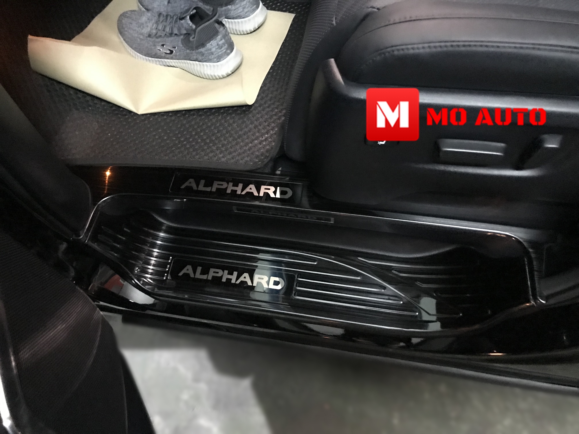 เพลทกันรอยเท้าชายประตู ดำเงา 8 ชิ้น ALPHARD / VELLFIRE 30 ปี 2016-2021