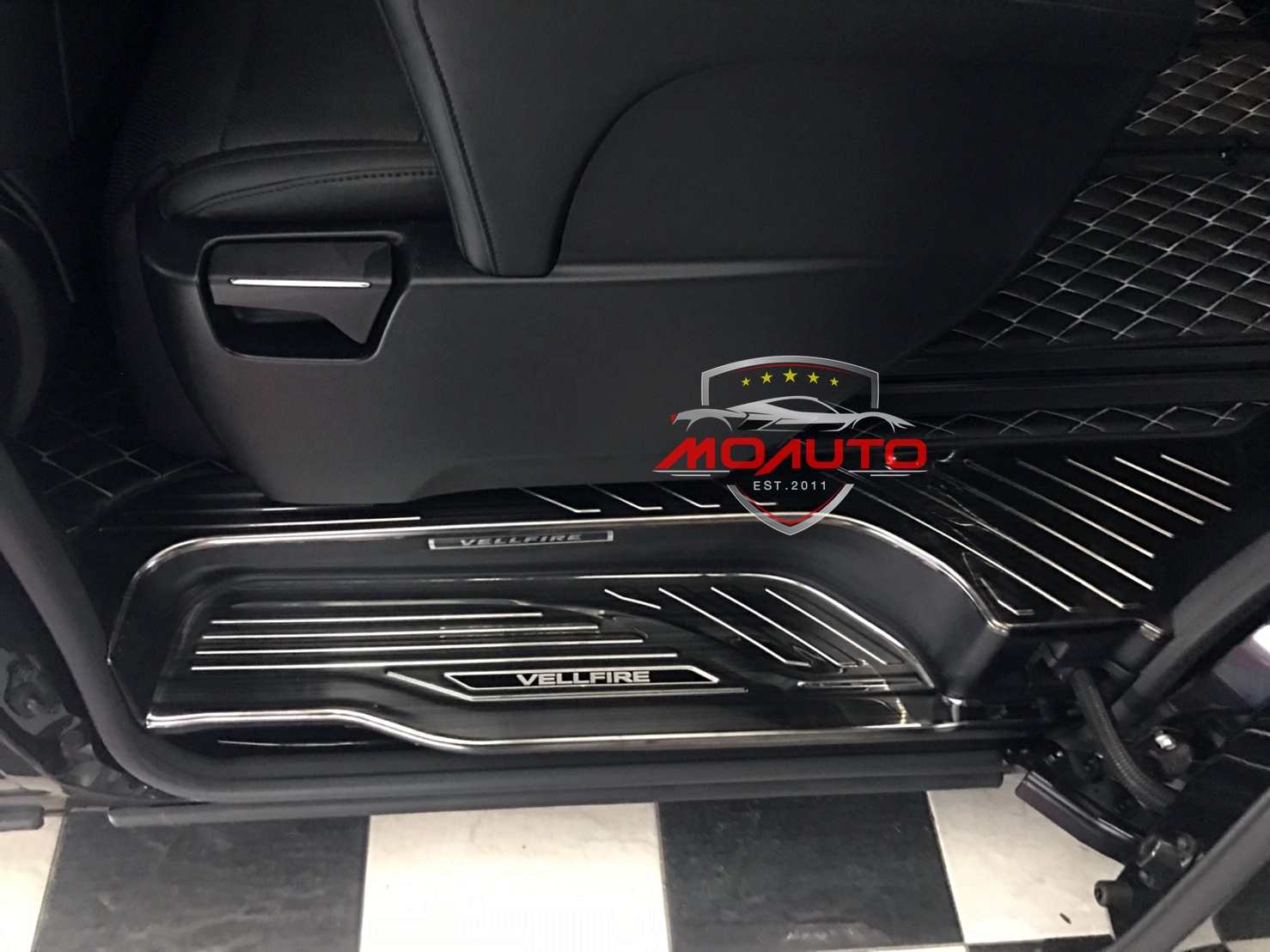 เพลทกันรอยเท้าชายประตู ALPHARD / VELLFIRE MC V2