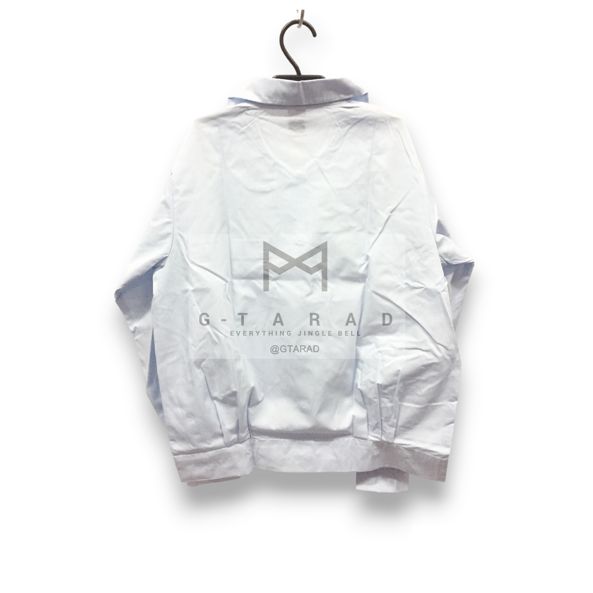 เสื้อนักเรียนตราเรือใบ คอบัวแขนยาว เอวจั๊ม กระเป๋าบน