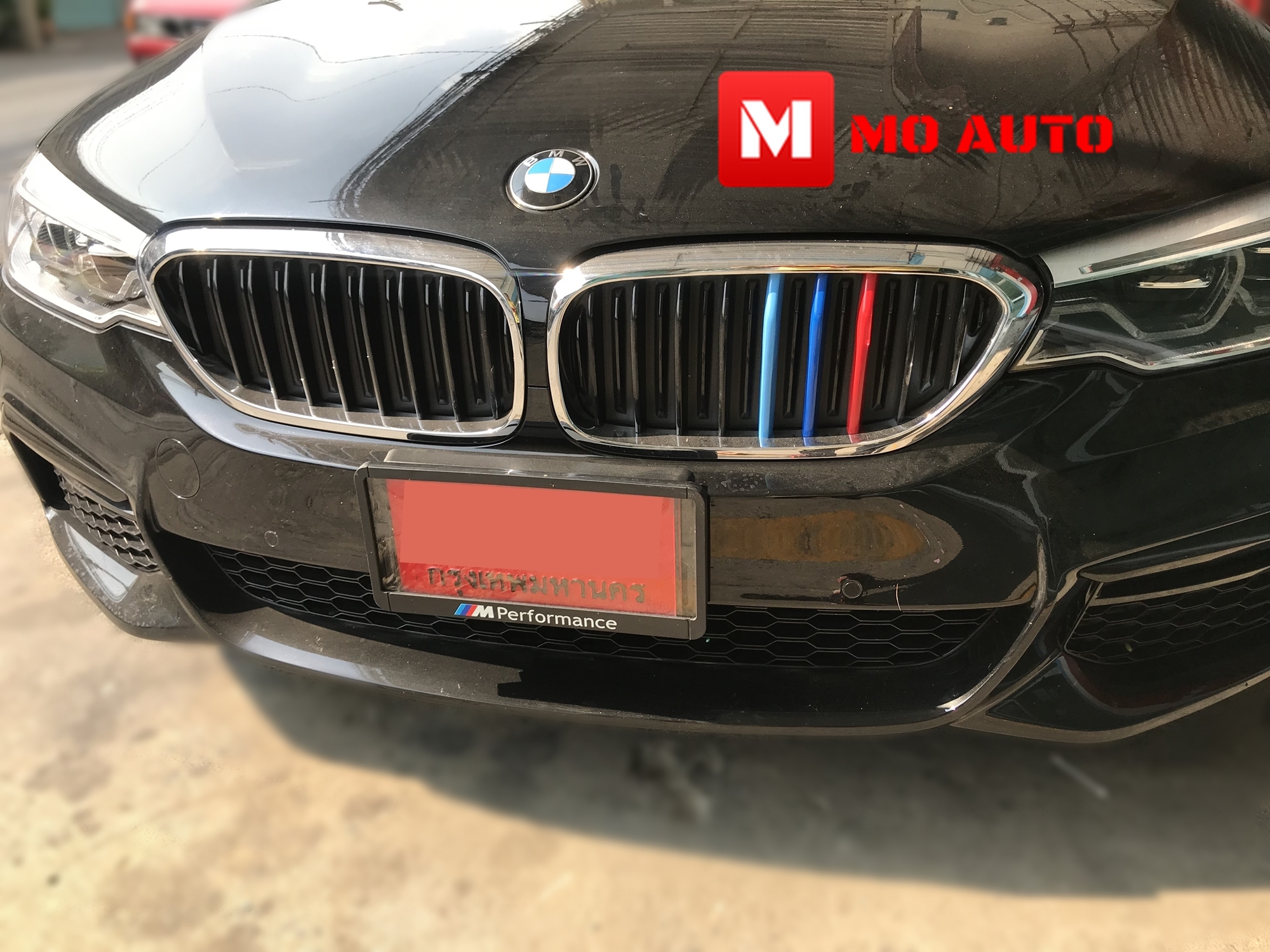 แถบสี ///M Performance ติดกระจังหน้า Series 5 G30 แถบสี ติดกระจังหน้า