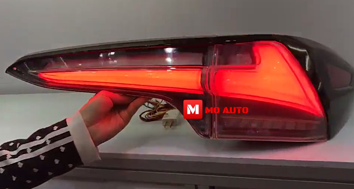 โคมไฟท้าย ทรง Lexus Style New Fortuner 2016-2021