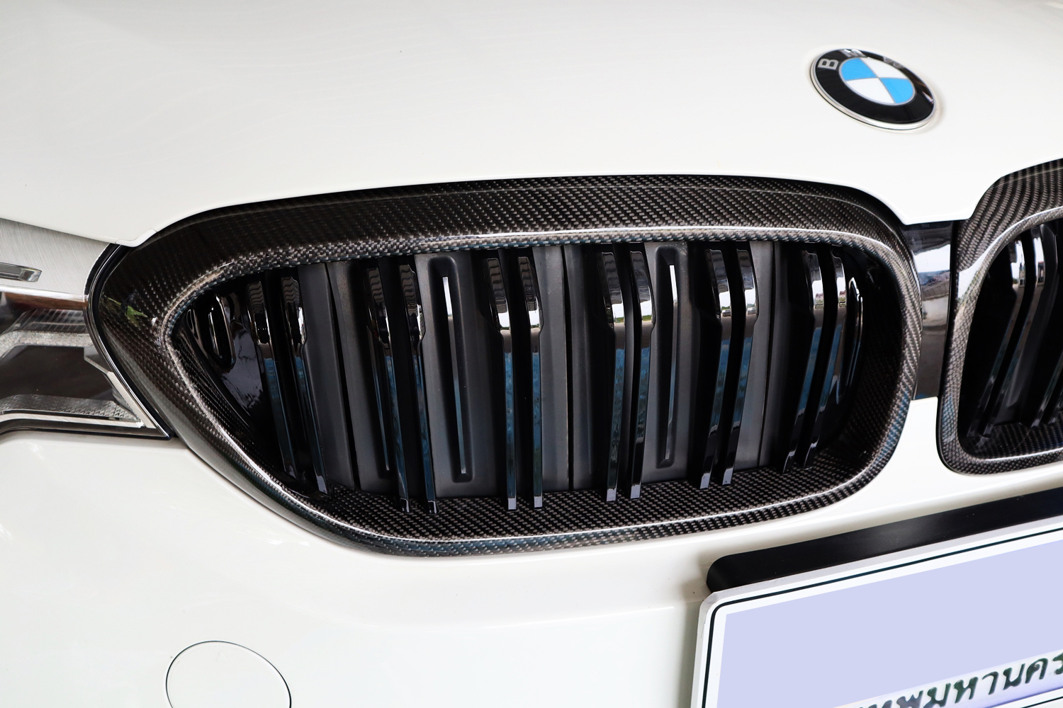 กระจังหน้าคาร์บอนแท้ ซี่คู่ 3สี ทรง M5 BMW G30