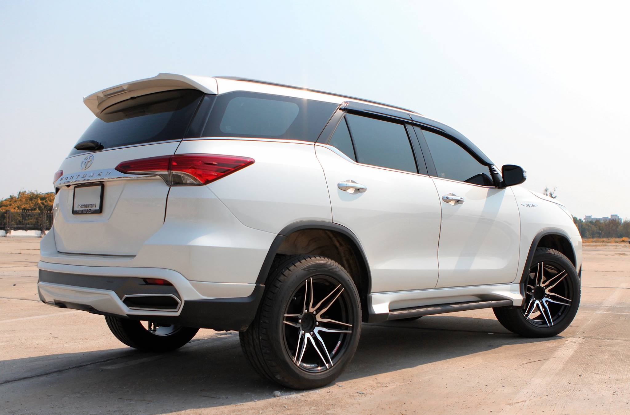 ชุดแต่งรอบคัน Ativus New Fortuner