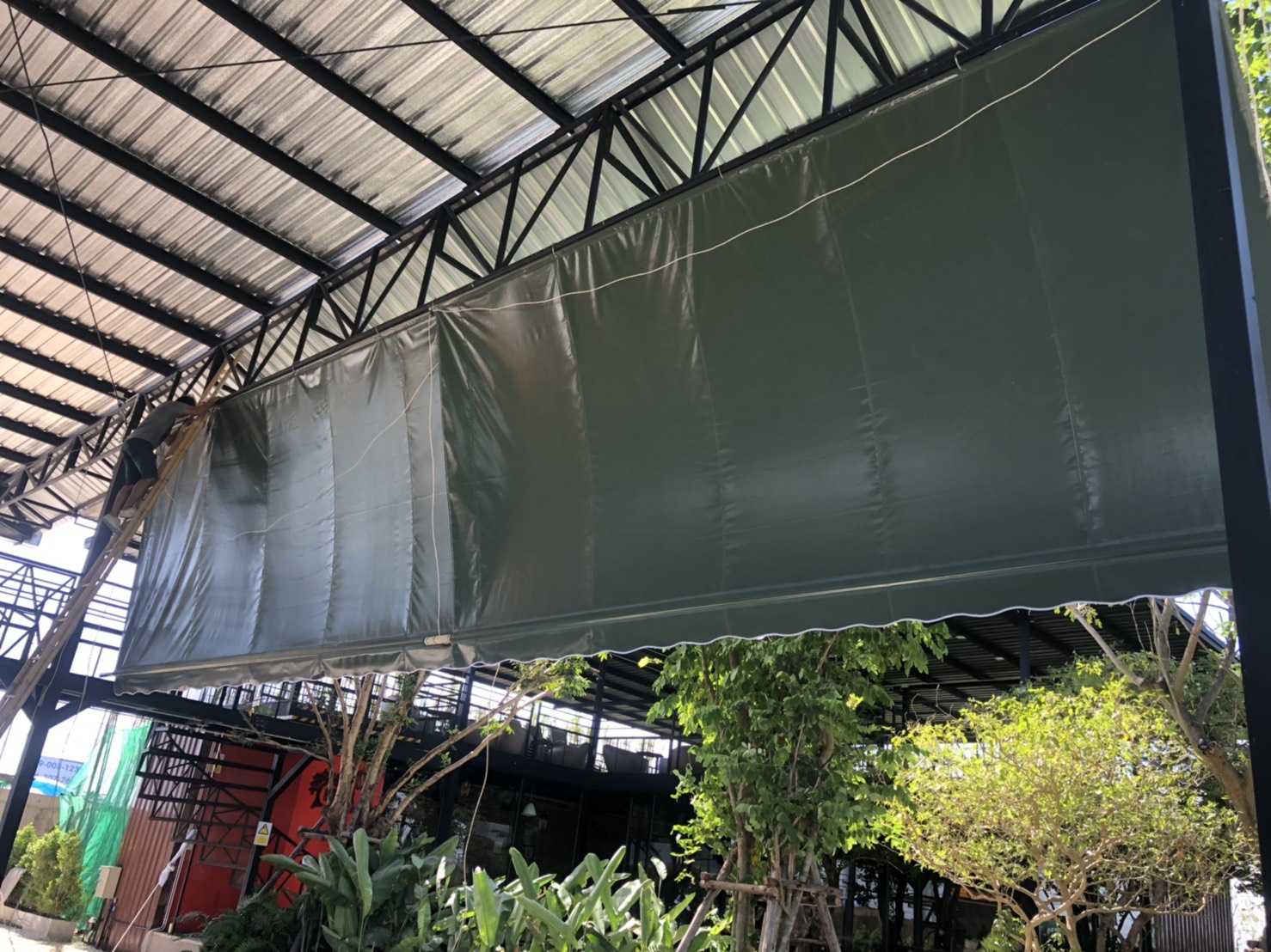 ผ้าใบชักรอก กว้าง 6เมตร สูง 5มตร (ไม่รวมเสาค้ำ) กันสาดผ้าใบ ชักรอกผ้าใบ ผ้าใบม้วนขึ้นลง ผ้าใบม้วนเก็บได้ ผ้าใบตลาดนัด มีทุกสี 6m x 5m