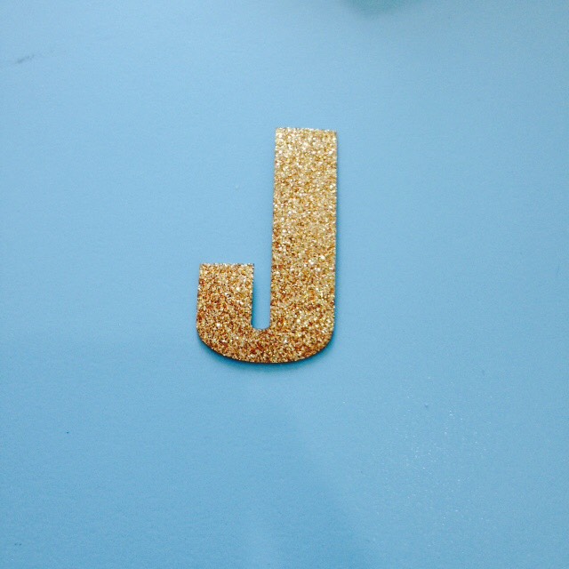 ตัวรีดอักษรกากเพชร สีทอง (5cm) อักษร J
