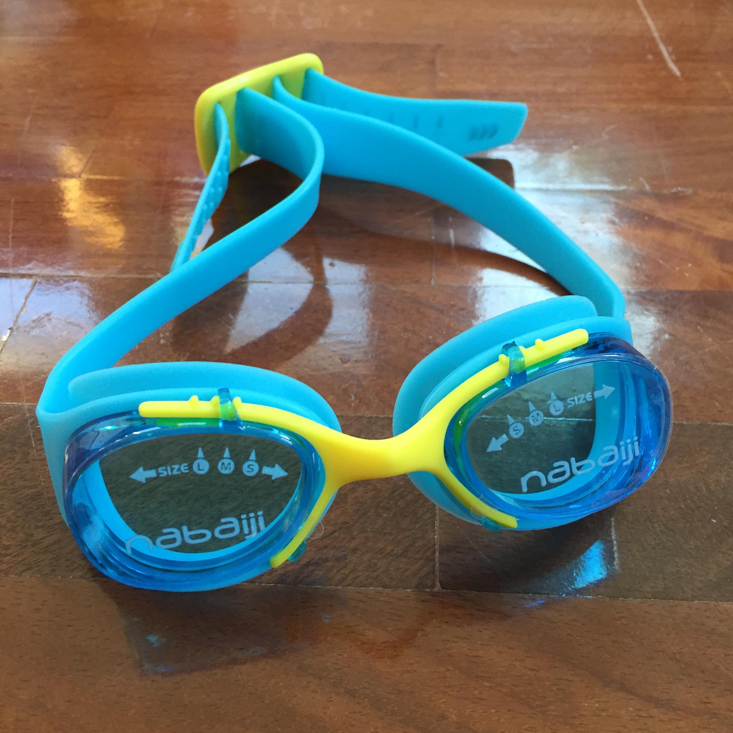 แว่นตาว่ายน้ำ nabaiji รุ่น xbase 100 สำหรับเด็ก สีฟ้าเหลือง