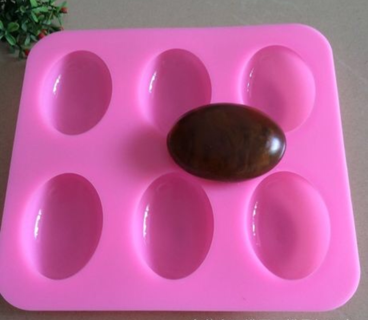 แม่พิมพ์ซิลิโคนวงรีหลังเต่า เนื้อหนา สีสุ่ม 100g 8.5*6.3*2.5 cm 000739