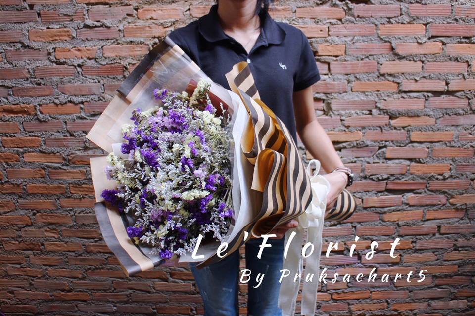 statice flower bouquet