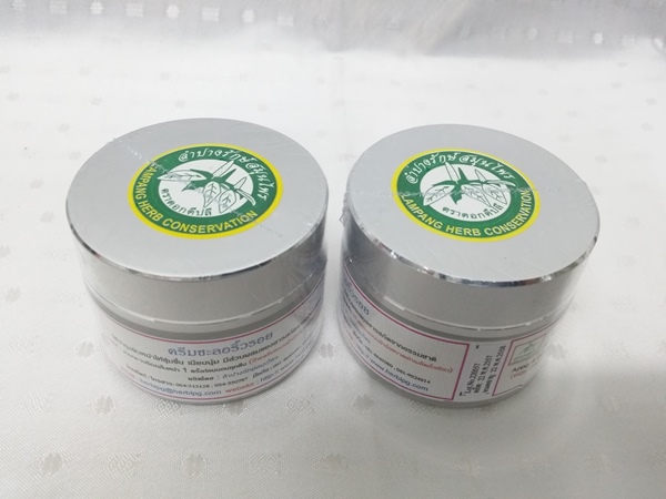 ครีมสมุนไพร "ชะลอริ้วรอย" กวาวเครือขาว บรรจุกระปุกๆ ละ 30 กรัม