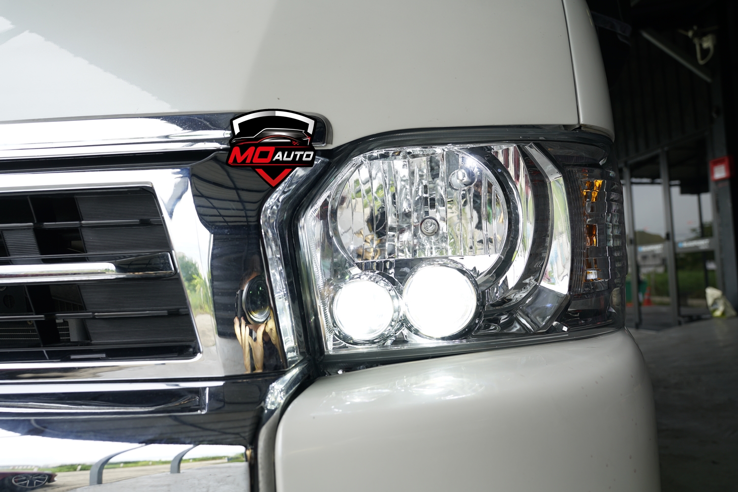 ไฟหน้าโปรเจคเตอร์ TOYOTA HIACE COMMUTER KDH222 VENTURY ปี 2014 -2018