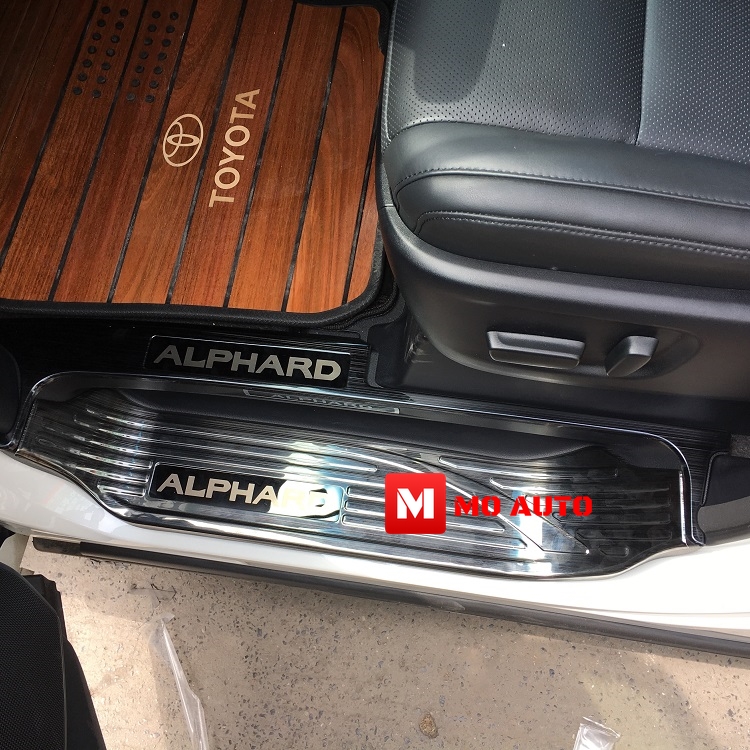 เพลทกันรอยเท้าชายประตู ดำเงา 8 ชิ้น ALPHARD / VELLFIRE 30 ปี 2016-2021