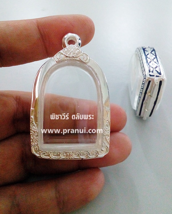 ตลับเงินขัดเงาใส่พระซุ้มกอ