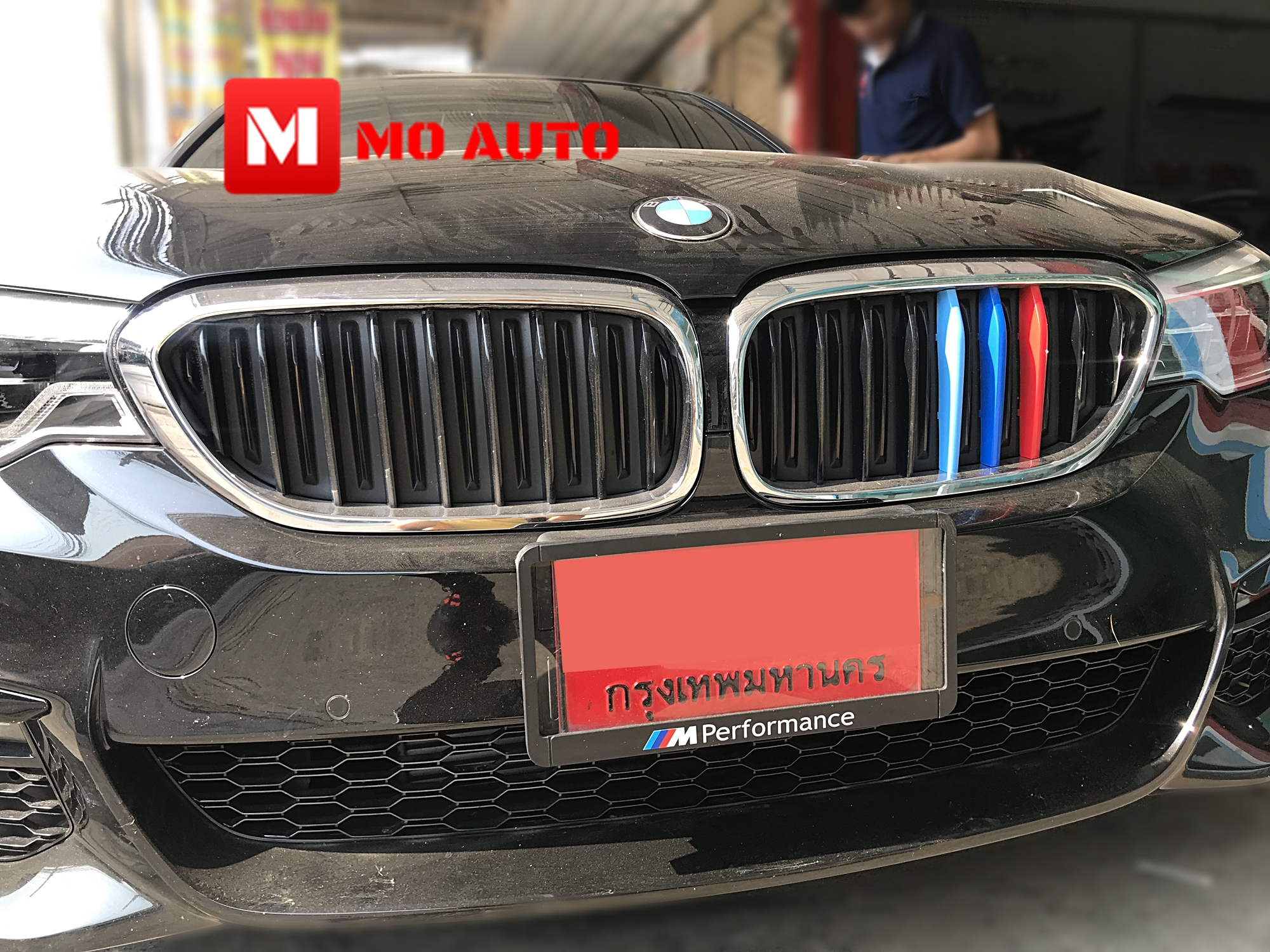 แถบสี ///M Performance ติดกระจังหน้า Series 5 G30 แถบสี ติดกระจังหน้า