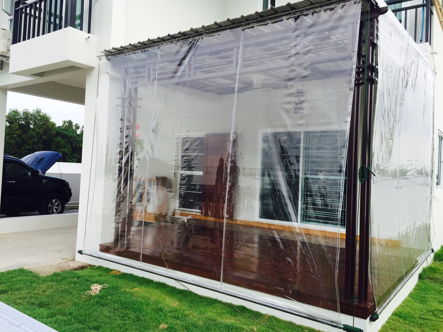 ผ้าใบชักรอกใส ขนาด 2 m x 5 m (ไม่รวมเสาเหล็กค้ำยัน) ผ้าใบสีใส โปร่งใส ผ้าใบกันสาดแบบใส ผ้าใบกันฝนโปร่งใส ผ้าใบม้วนกันฝนแบบใส ผ้าใบม้วนกันแดดสีใส clear ใส