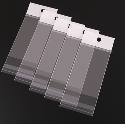 ถุงพลาสติกแถบขาวมีรูแขวนแบบมีเทปกาว 12x18 cm. 100 ชิ้น