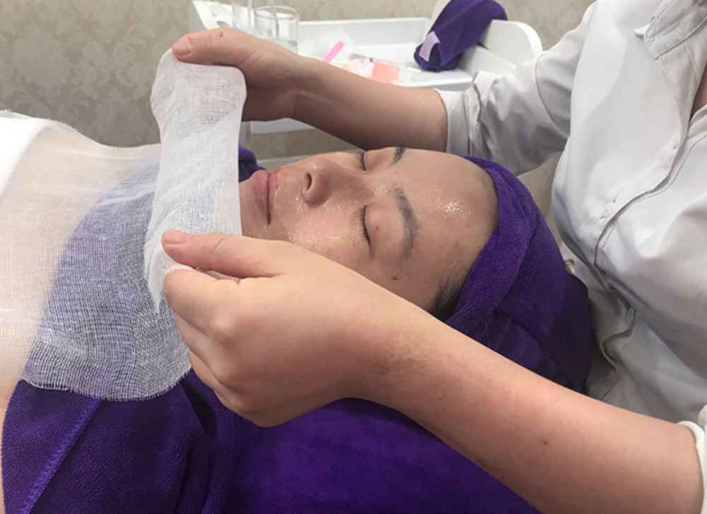 ผ้าก๊อซรองมาร์ค ประมาณ 330แผ่น/แบบม้วน ช่วยทำให้มาร์คเกาะติดผิวหน้าได้ดี และง่ายต่อการลอกมาร์คและทำความสะอาด