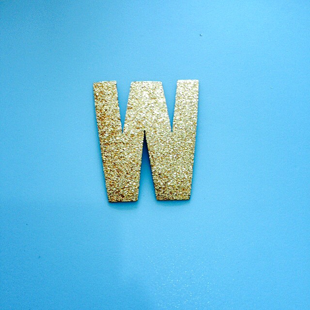 ตัวรีดอักษรกากเพชร สีทอง (5cm) อักษร W