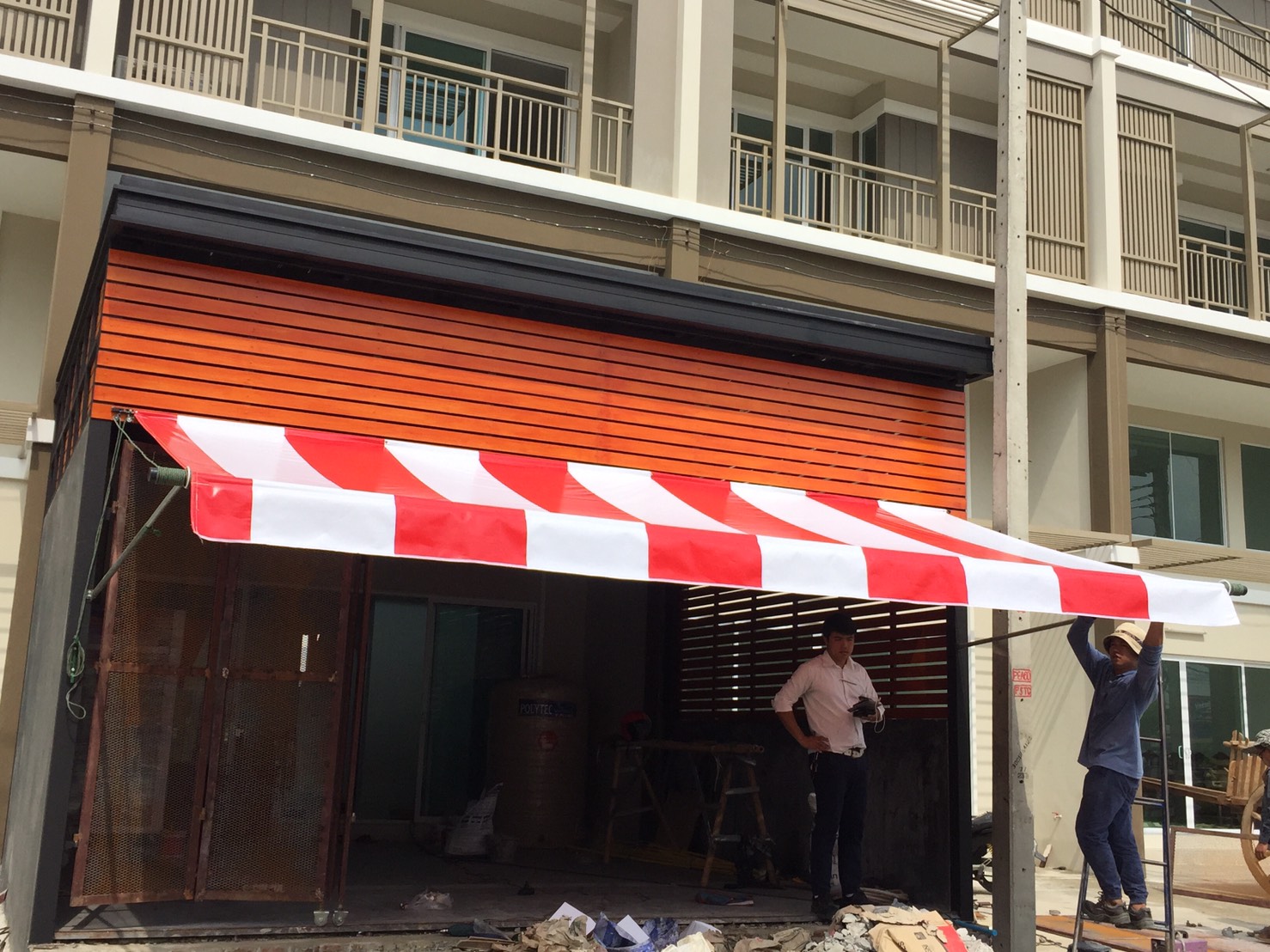 ผ้าใบชักรอก กว้าง 6เมตร สูง 5มตร (ไม่รวมเสาค้ำ) กันสาดผ้าใบ ชักรอกผ้าใบ ผ้าใบม้วนขึ้นลง ผ้าใบม้วนเก็บได้ ผ้าใบตลาดนัด มีทุกสี 6m x 5m