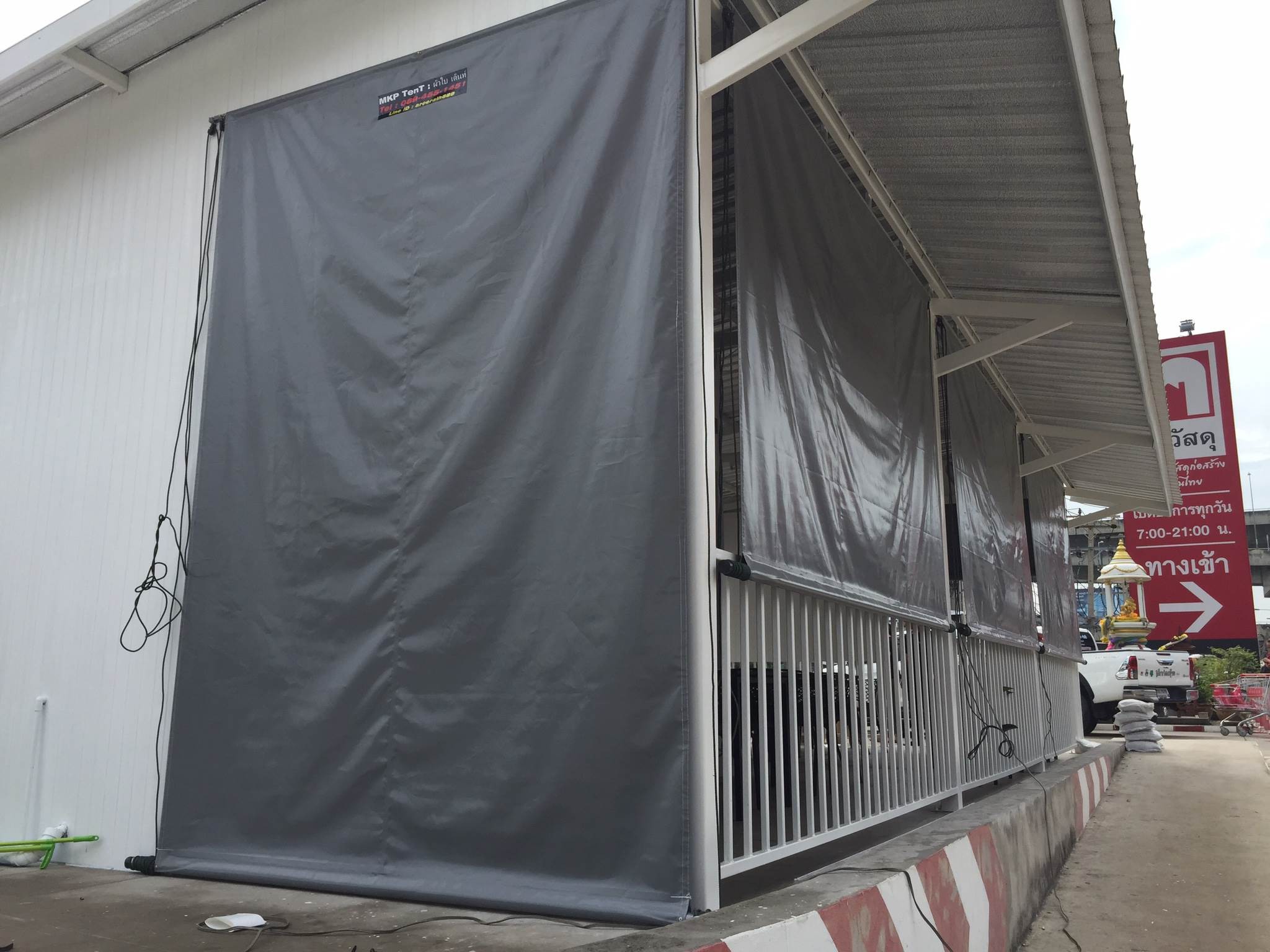 ผ้าใบชักรอก กว้าง 6เมตร สูง 5มตร (ไม่รวมเสาค้ำ) กันสาดผ้าใบ ชักรอกผ้าใบ ผ้าใบม้วนขึ้นลง ผ้าใบม้วนเก็บได้ ผ้าใบตลาดนัด มีทุกสี 6m x 5m