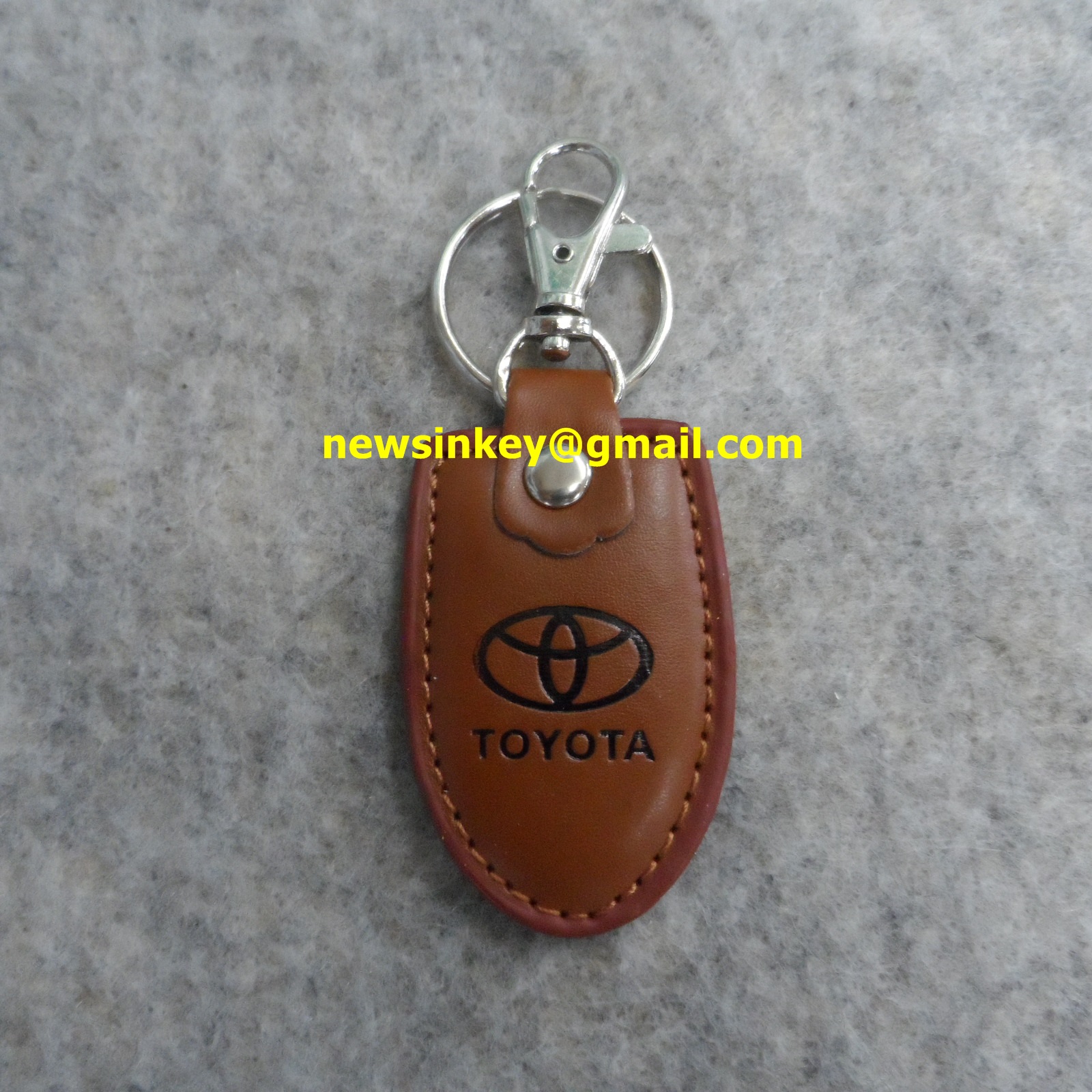 พ่วงกุญแจหนัง TOYOTA