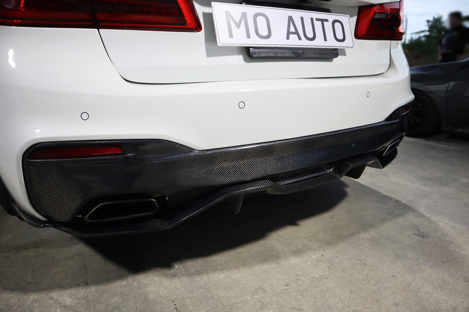 Diffuser BMW Series 5 G30 Pure Carbon ทรง MP