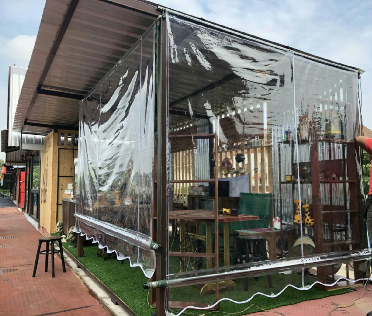 ผ้าใบชักรอก กว้าง 6เมตร สูง 5มตร (ไม่รวมเสาค้ำ) กันสาดผ้าใบ ชักรอกผ้าใบ ผ้าใบม้วนขึ้นลง ผ้าใบม้วนเก็บได้ ผ้าใบตลาดนัด มีทุกสี 6m x 5m