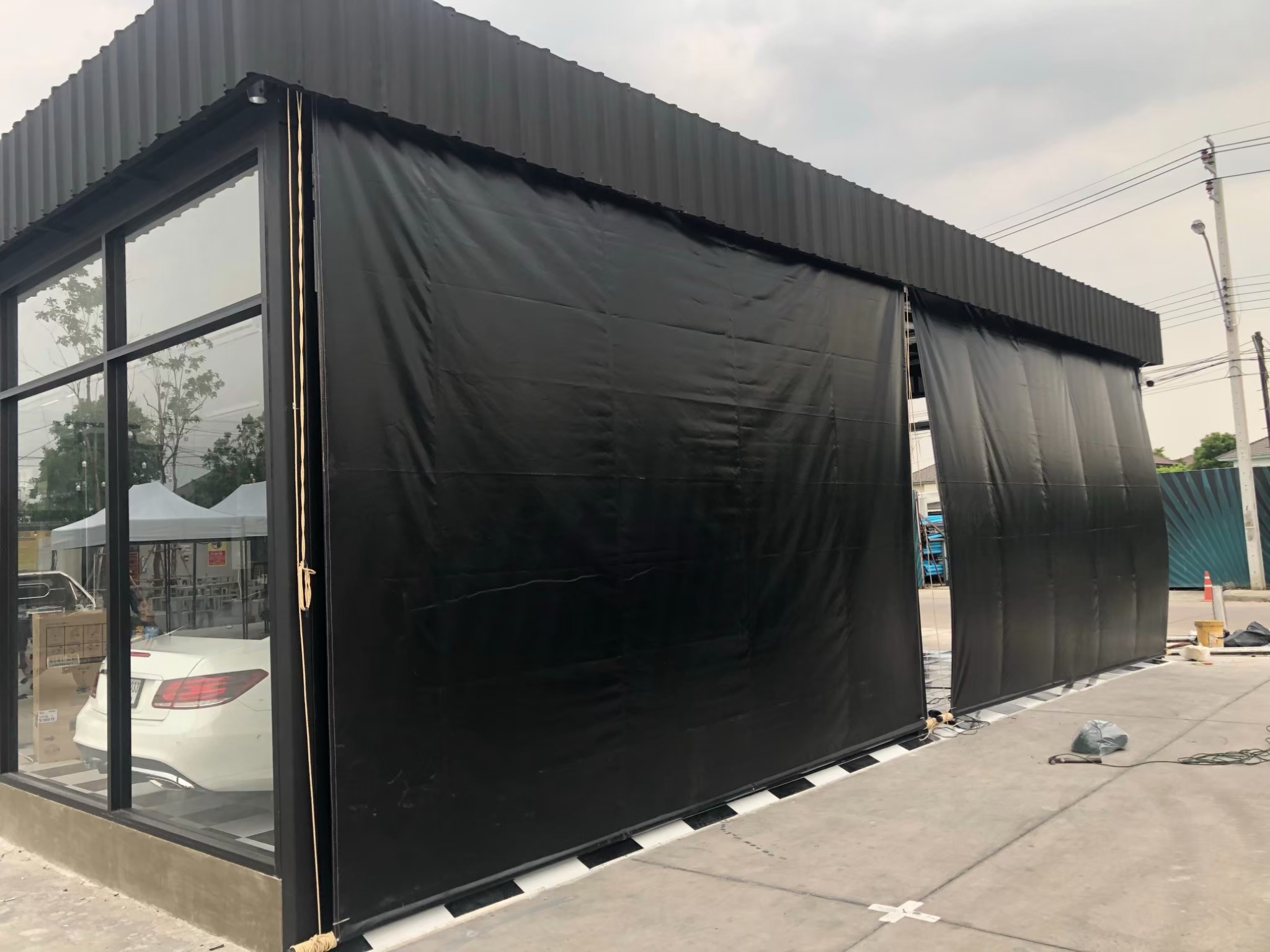 ผ้าใบชักรอก กว้าง 6เมตร สูง 5มตร (ไม่รวมเสาค้ำ) กันสาดผ้าใบ ชักรอกผ้าใบ ผ้าใบม้วนขึ้นลง ผ้าใบม้วนเก็บได้ ผ้าใบตลาดนัด มีทุกสี 6m x 5m