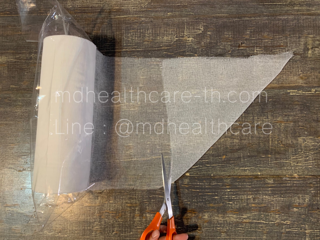 ผ้าก๊อซรองมาร์ค ประมาณ 330แผ่น/แบบม้วน ช่วยทำให้มาร์คเกาะติดผิวหน้าได้ดี และง่ายต่อการลอกมาร์คและทำความสะอาด