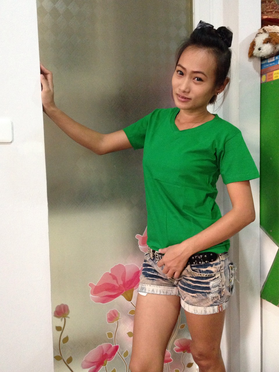 เสื้อยืด สีเขียวไมโล M คอวี