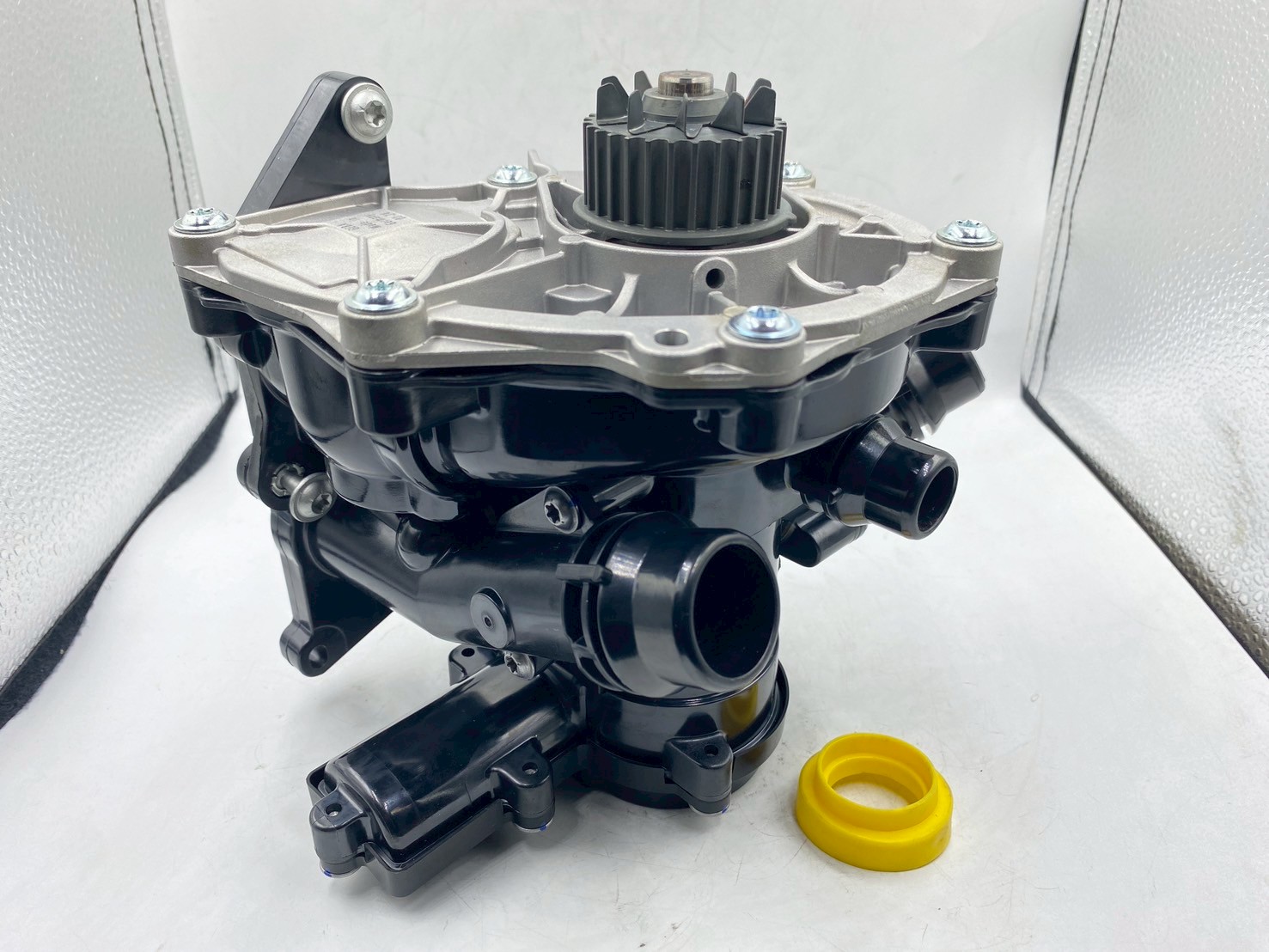 GEBA ปั๊มน้ำ+วาล์วน้ำ MACAN / ยี่ห้อ GEBA / 95812111100 95812101200