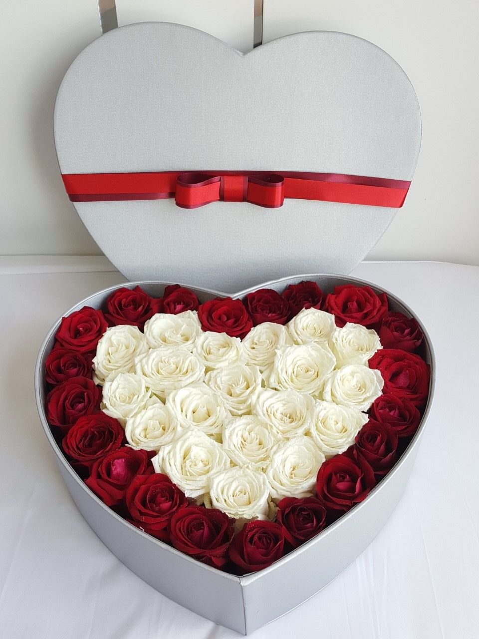 กล่องหนังรูปหัวใจ กุหลาบไทย 50ดอก