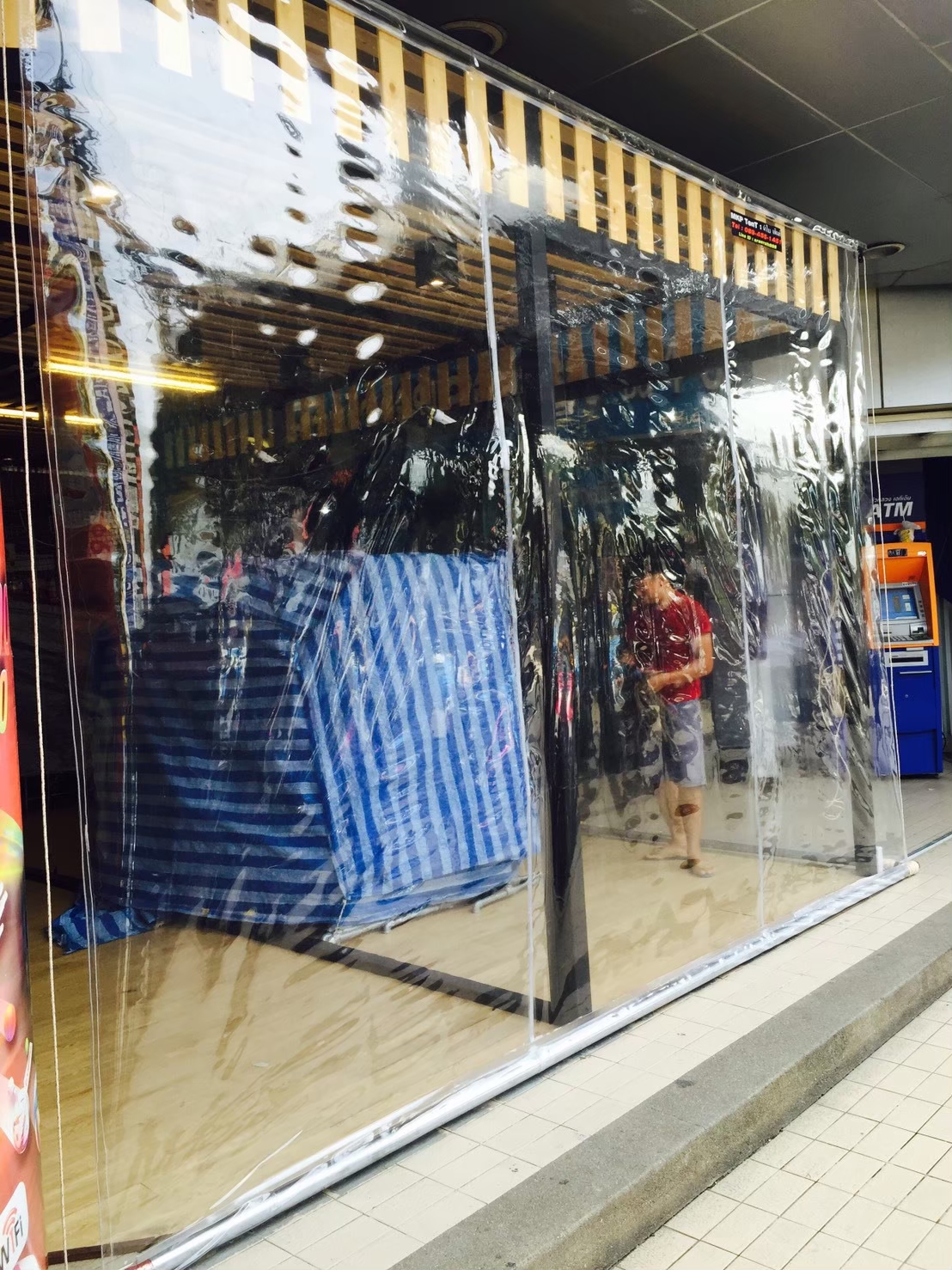 ผ้าใบชักรอก กว้าง 6เมตร สูง 5มตร (ไม่รวมเสาค้ำ) กันสาดผ้าใบ ชักรอกผ้าใบ ผ้าใบม้วนขึ้นลง ผ้าใบม้วนเก็บได้ ผ้าใบตลาดนัด มีทุกสี 6m x 5m