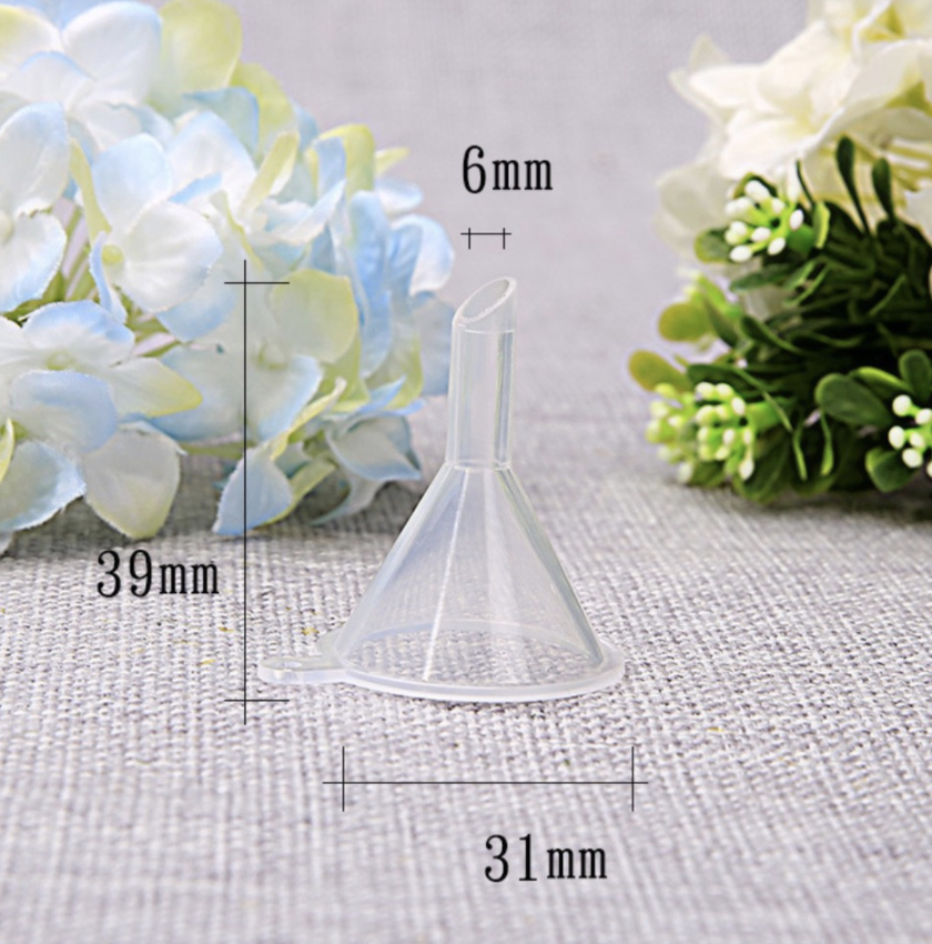 กรวยพลาสติก ขนาดเล็ก (100ชิ้น)