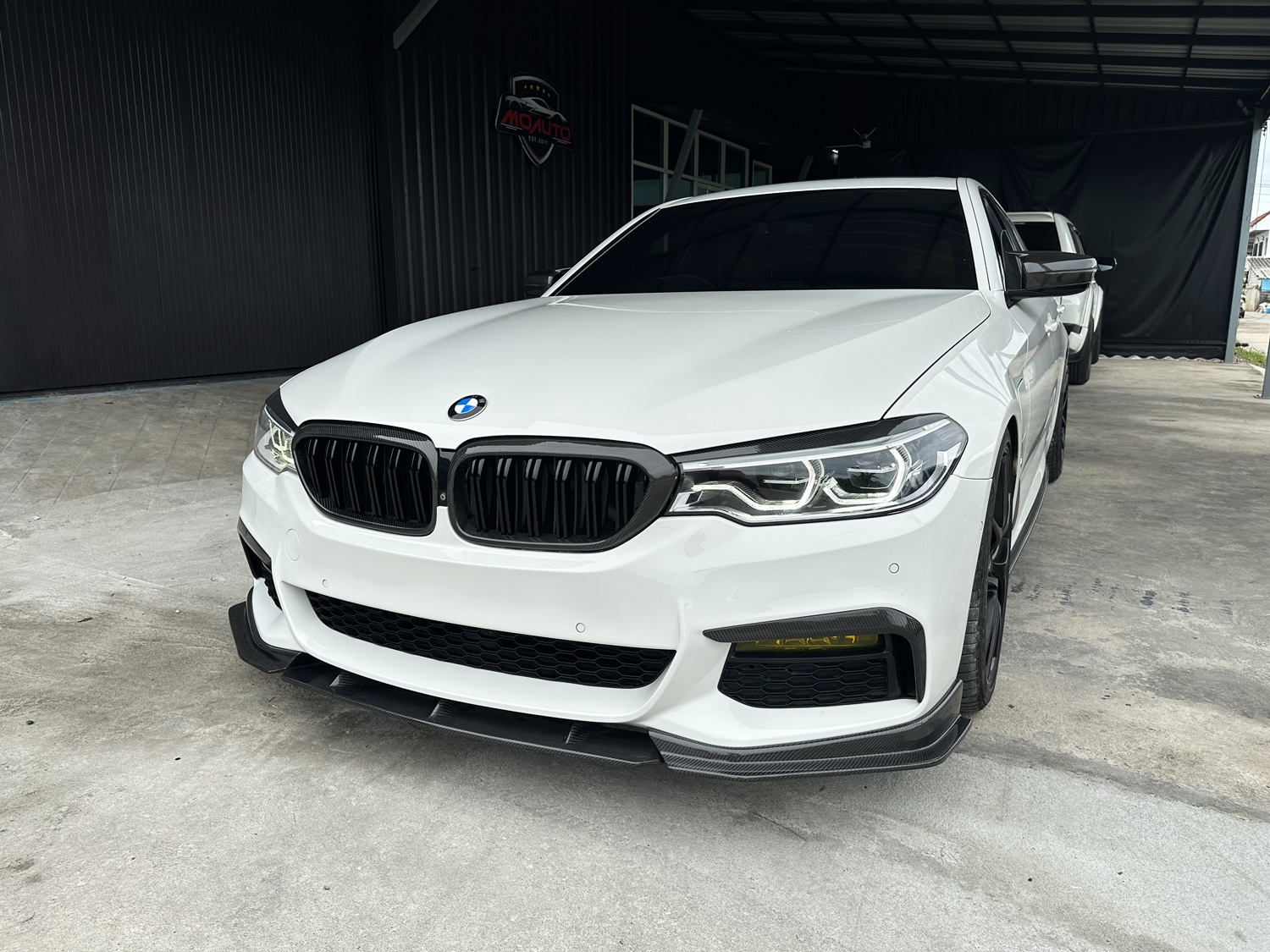 กระจังหน้า M5 BMW G30 Carbon