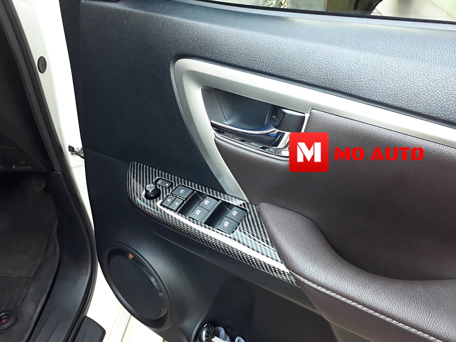 แผงสวิตประตูคาร์บอนแท้ NEW FORTUNER REVO