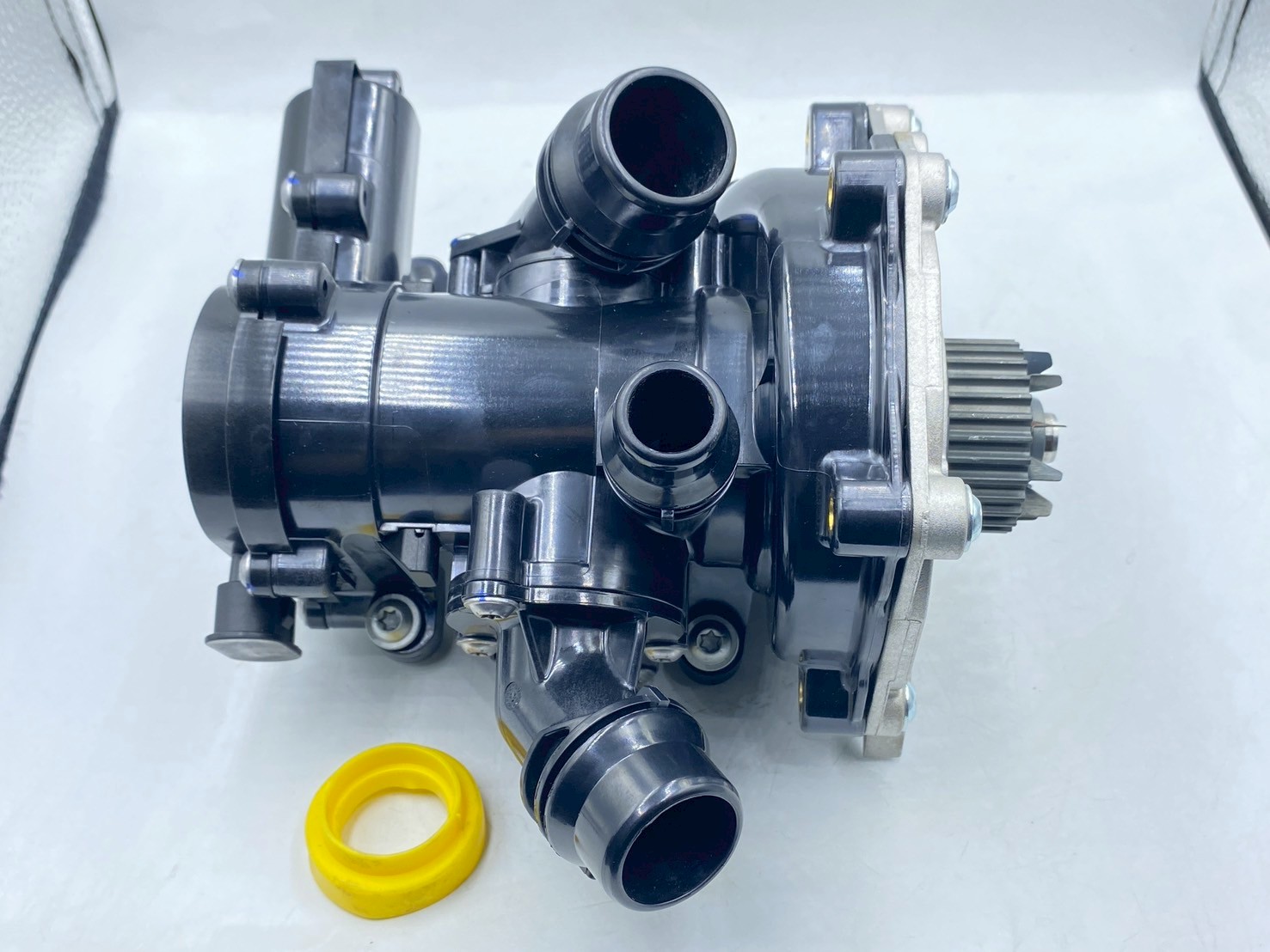 GEBA ปั๊มน้ำ+วาล์วน้ำ MACAN / ยี่ห้อ GEBA / 95812111100 95812101200