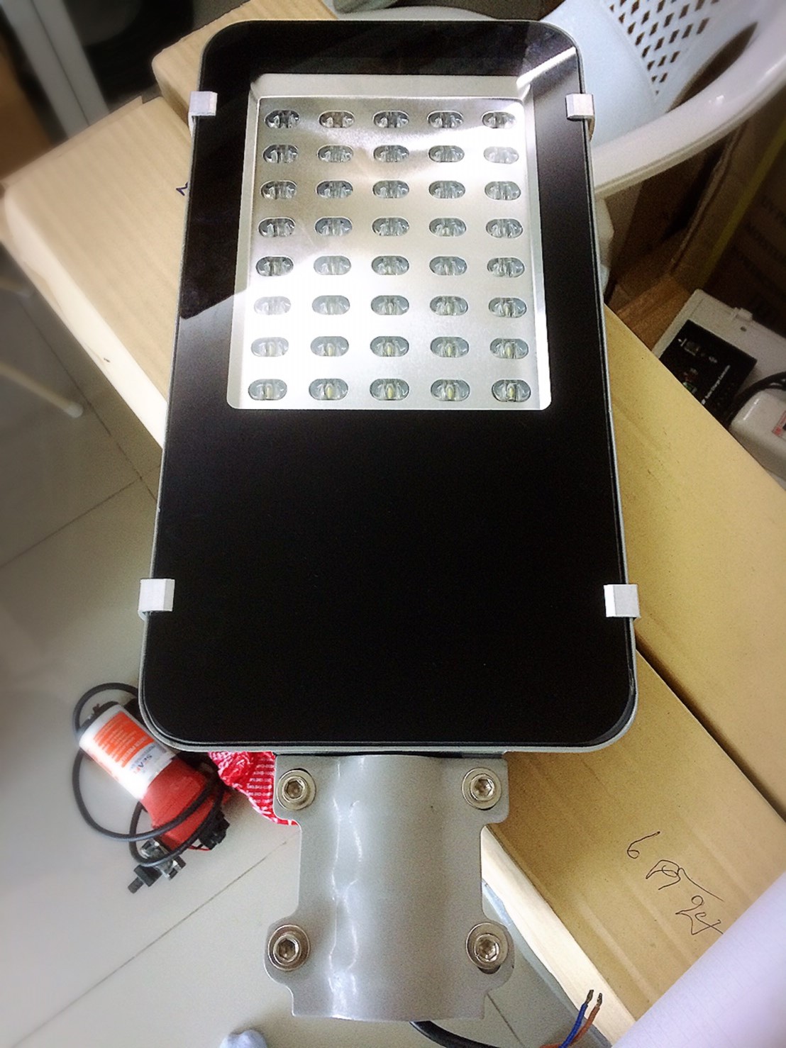 โคมไฟถนน LED Street Light ขนาด 30W 12V Warm White