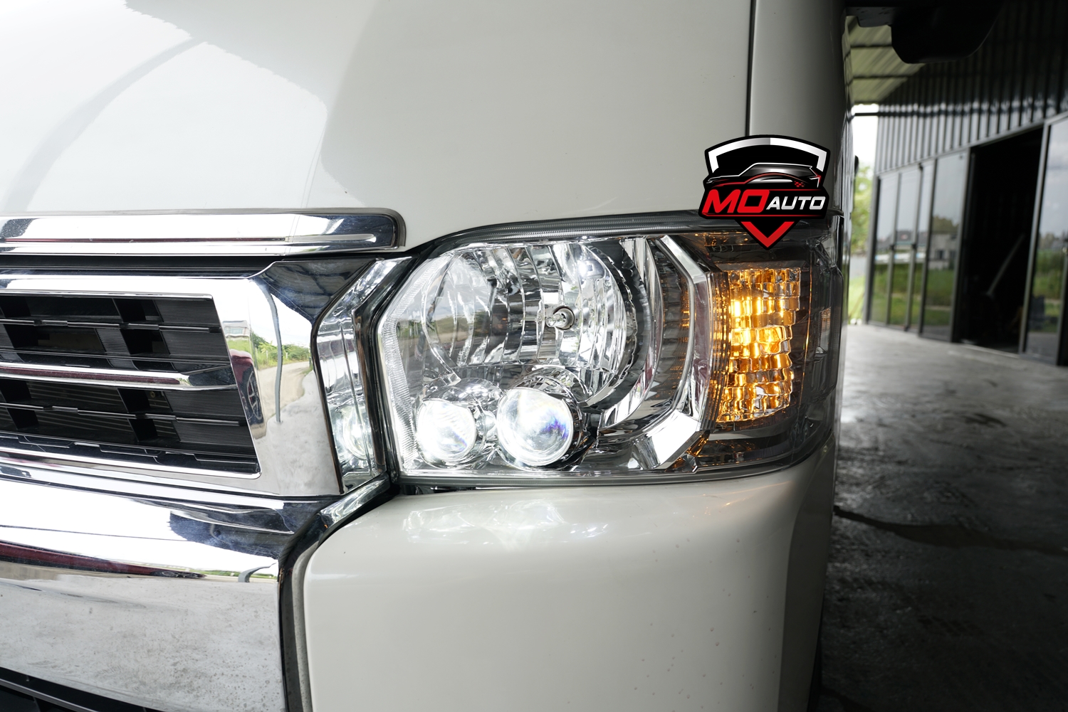 ไฟหน้าโปรเจคเตอร์ TOYOTA HIACE COMMUTER KDH222 VENTURY ปี 2014 -2018