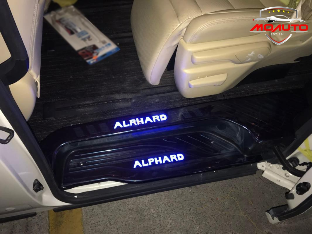 สคับเพลทกันรอยเท้า LED 8 ชิ้น ALPHARD / VELLFIRE MC
