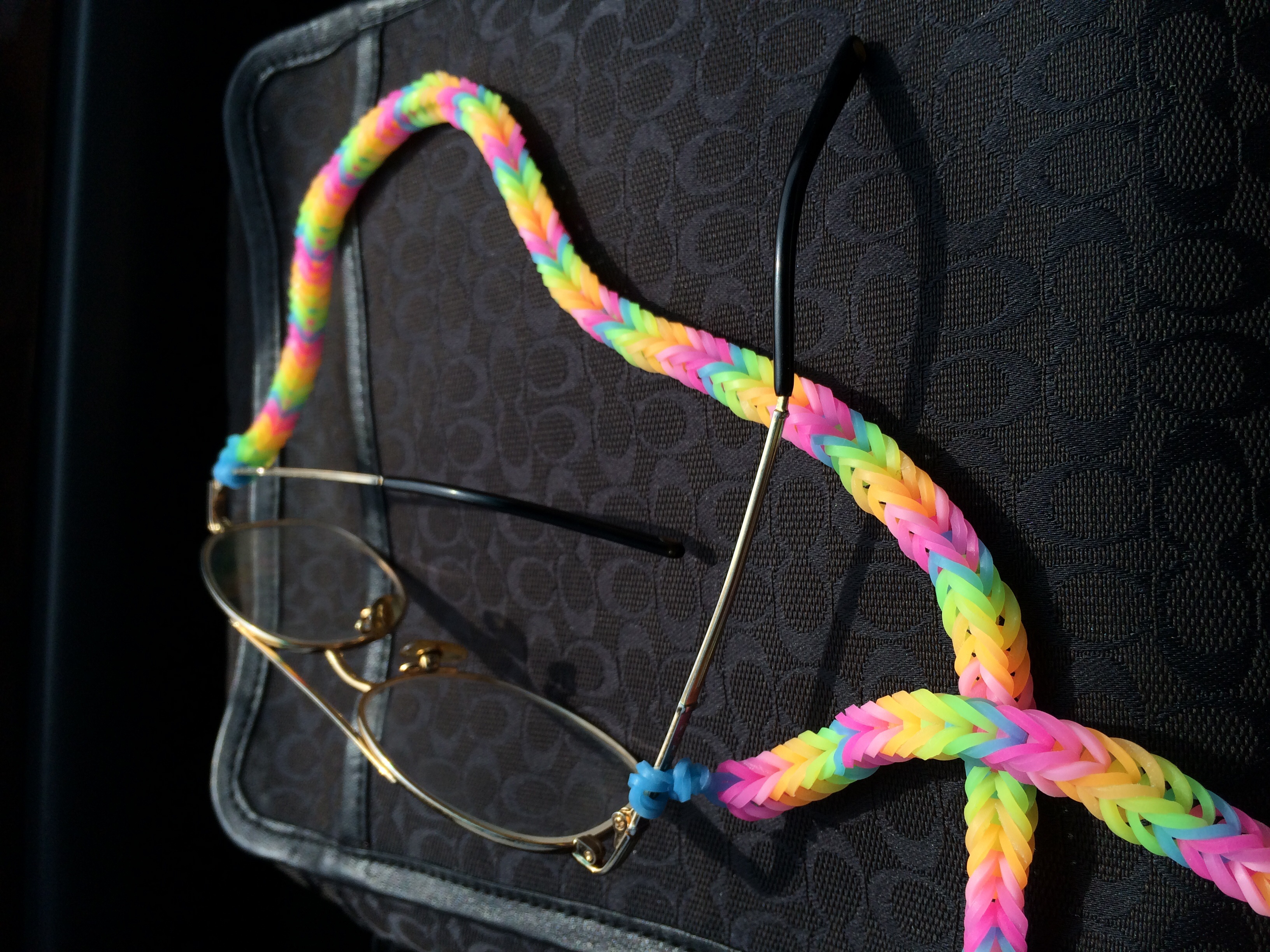 หนังยางถัก Loom band Glow in the Dark คละสี 100% Silicone ( GM )