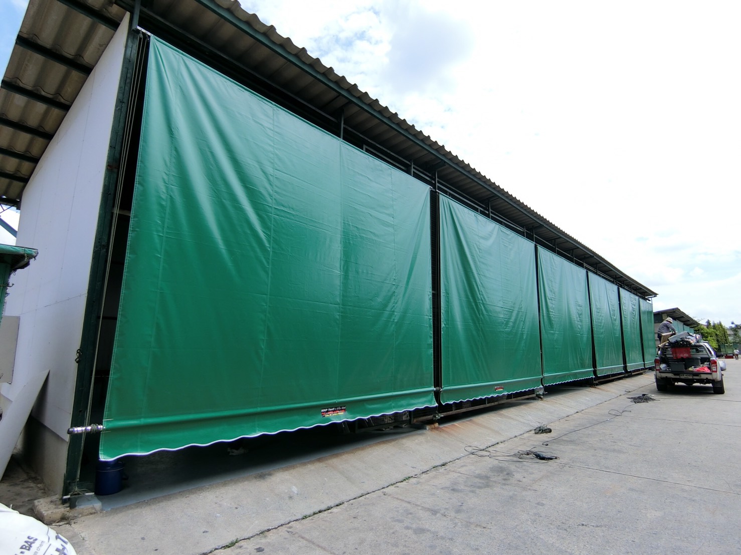 ผ้าใบชักรอก ขนาด กว้าง 2เมตร สูง 2เมตร (ไม่รวมเสาค้ำ) มีทุกสี 2m x 2m