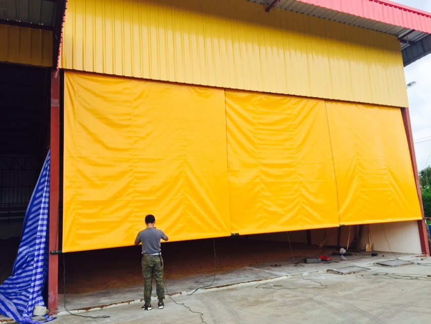 ผ้าใบชักรอก กว้าง2เมตร สูง1เมตร ทุกแบบ ทุกสี (ไม่รวมเสาค้ำ) ผ้าใบกันสาด ผ้าใบกันฝน ผ้าใบม้วนกันฝน ผ้าใบม้วนกันแดด ผ้าใบหน้าร้าน มีทุกสี 2m x 1m