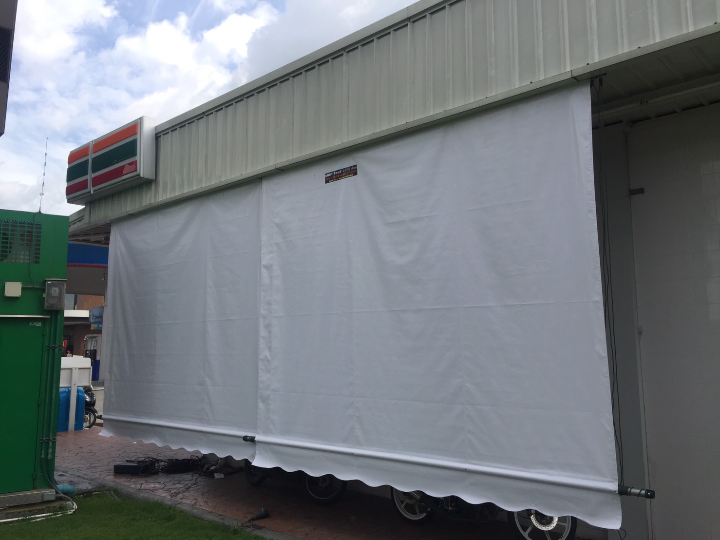 ผ้าใบชักรอก กว้าง 6เมตร สูง 5มตร (ไม่รวมเสาค้ำ) กันสาดผ้าใบ ชักรอกผ้าใบ ผ้าใบม้วนขึ้นลง ผ้าใบม้วนเก็บได้ ผ้าใบตลาดนัด มีทุกสี 6m x 5m