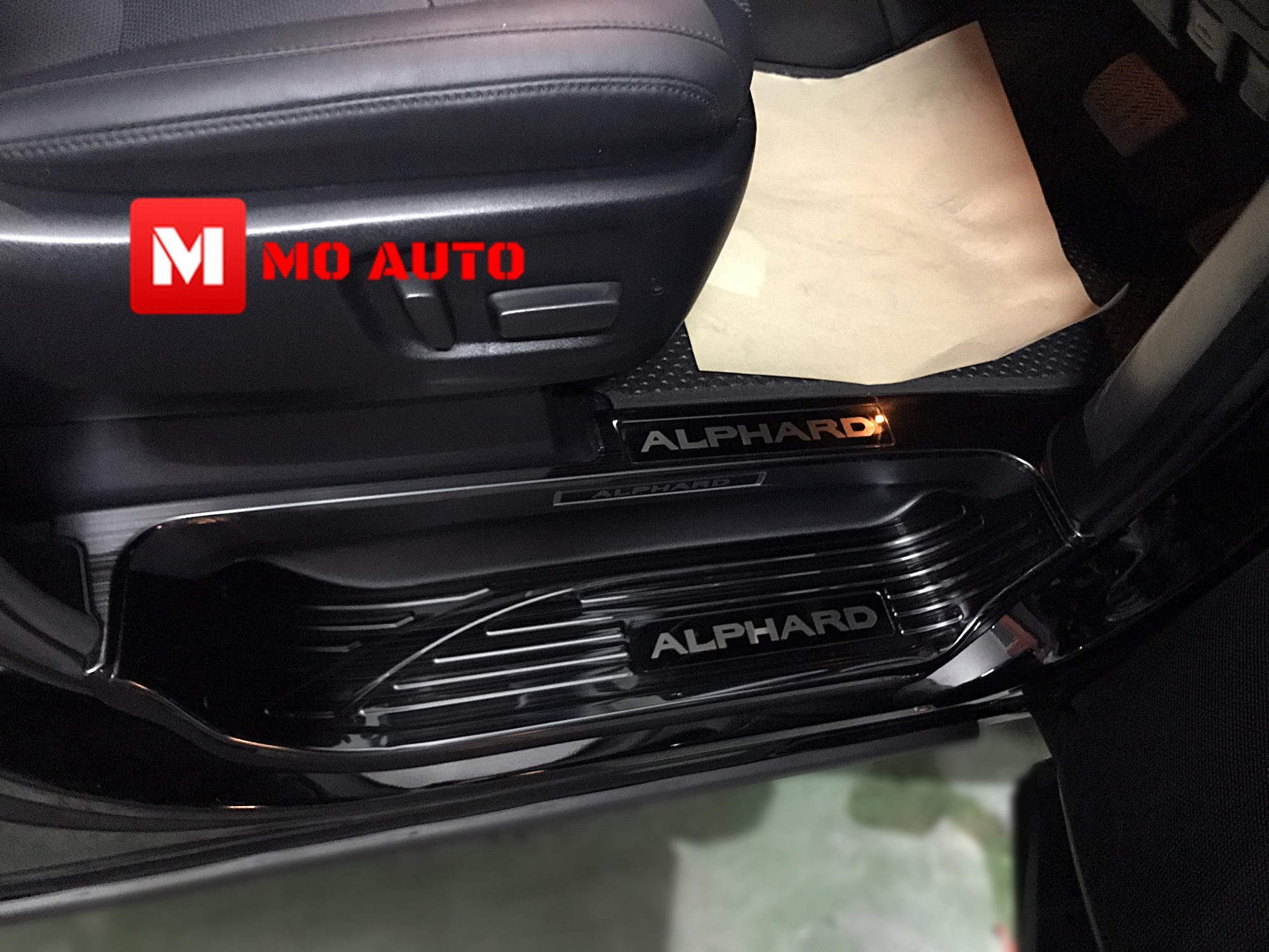 เพลทกันรอยเท้าชายประตู ดำเงา 8 ชิ้น ALPHARD / VELLFIRE 30 ปี 2016-2021