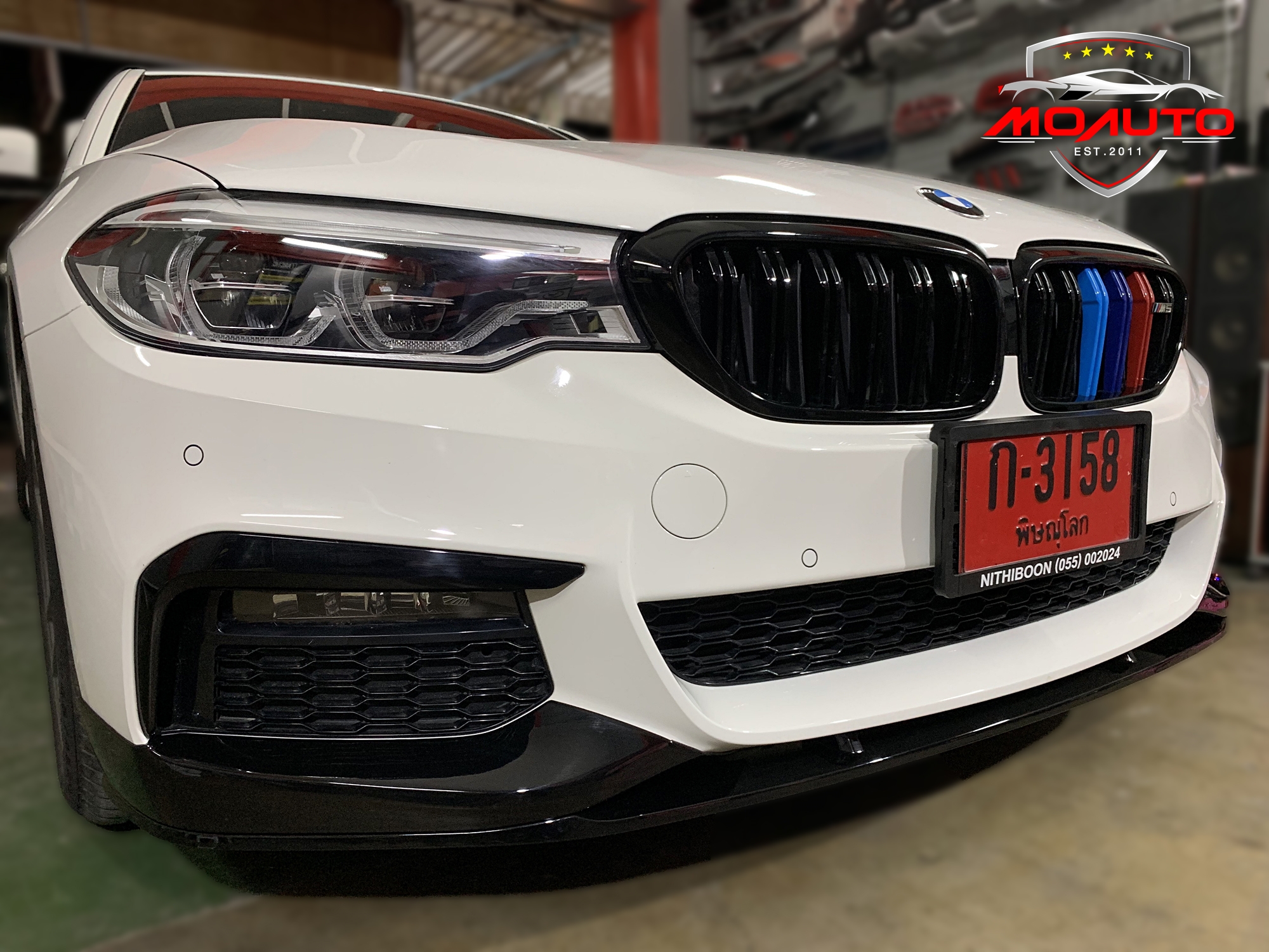 กระจังหน้า ทรง M5 แบบซี่คู่แถบสี /// BMW G30