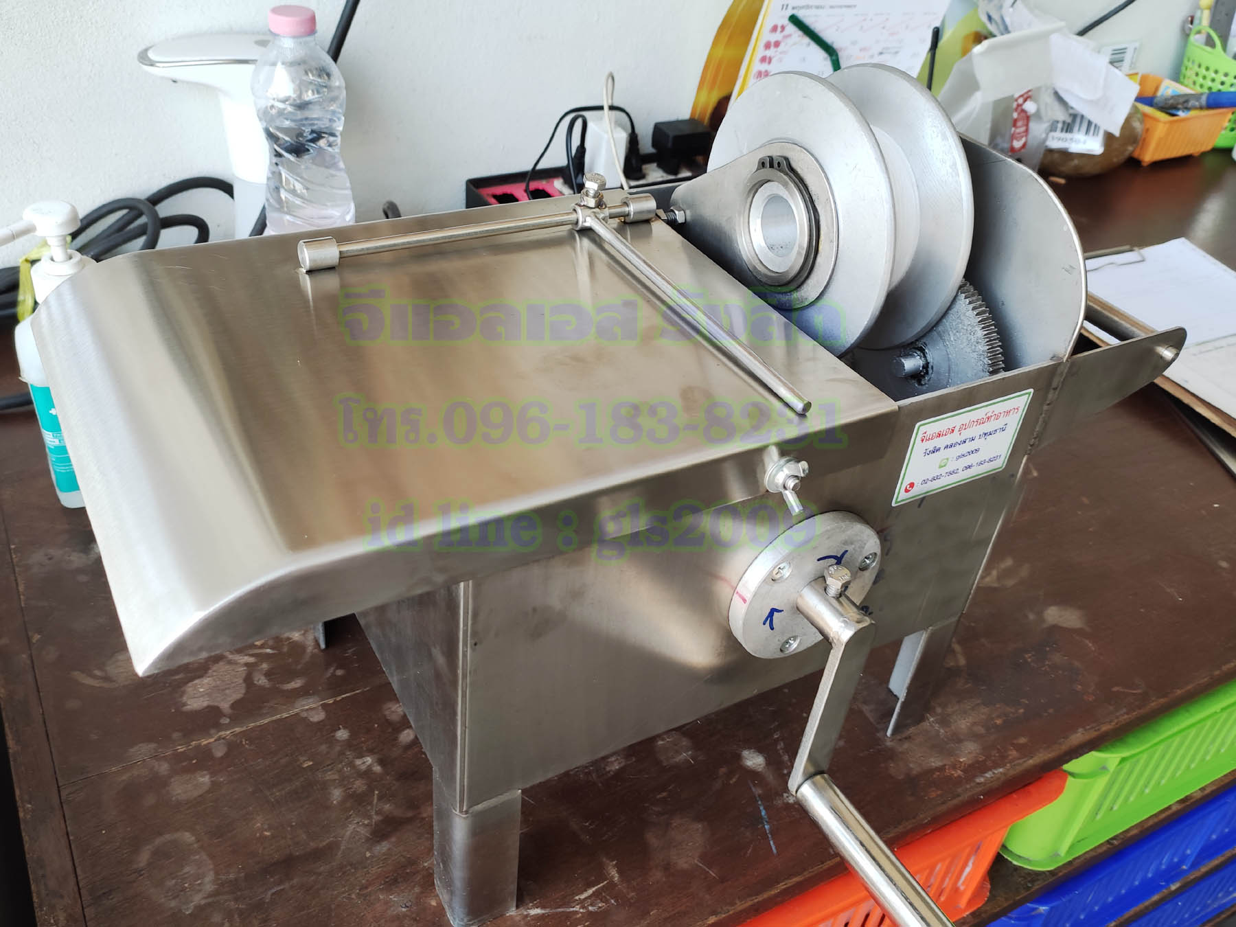 เครื่องมัดไส้กรอกมือหมุน