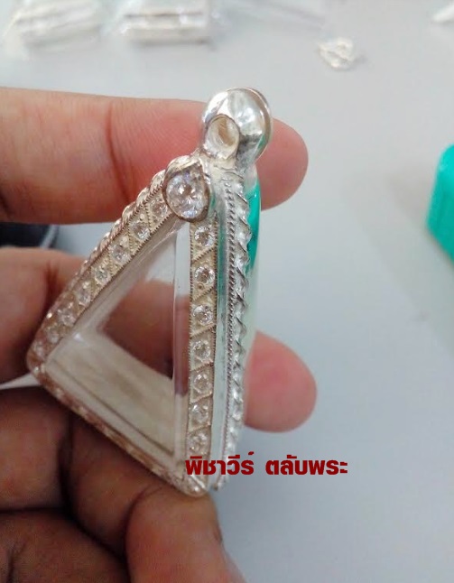 ตลับเงินฝังพลอยใส่นางพญา